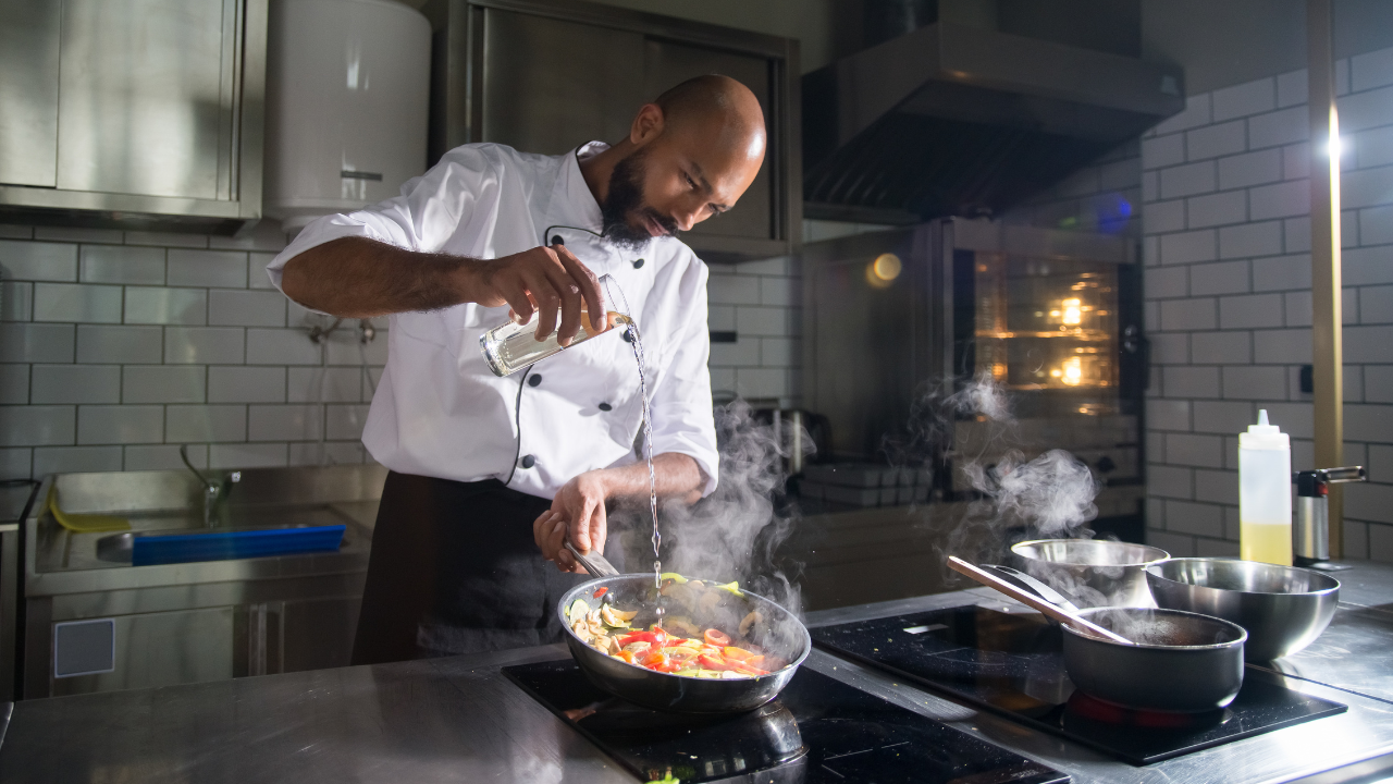 3 Errores comunes al equipar una cocina profesional (y cómo evitarlos)